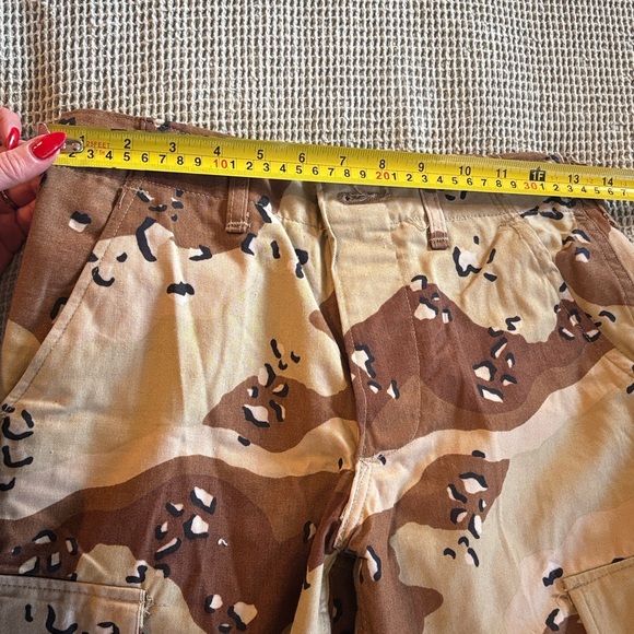 Urban Renewal Desert “chocolate chip” camouflage cargo pants - Picture 4 of 9